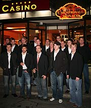 Die Eishockey Mannschaft des EHC München beim Opening am 16.11.2006 (Foto: Martin Schmitz)
